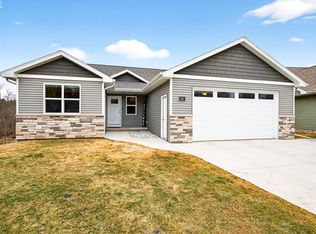 537 Golf Side Ct, Hortonville, WI 54944