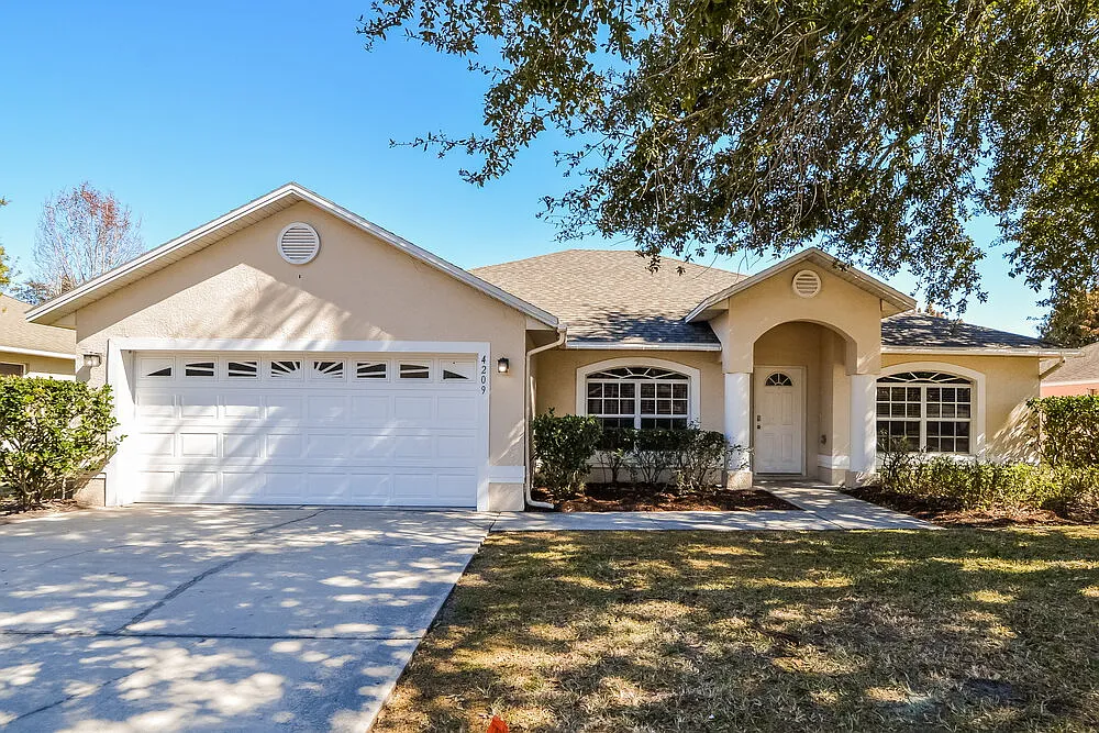 4 bed, 2.0 bath, 2152 sqft, $3,200 — Photo 1