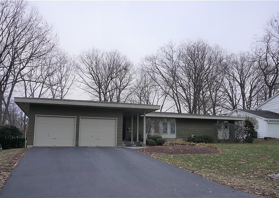 1st image of 217 Oakridge Ter