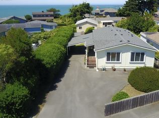 15866 Sea Cliff Dr, Brookings, OR 97415