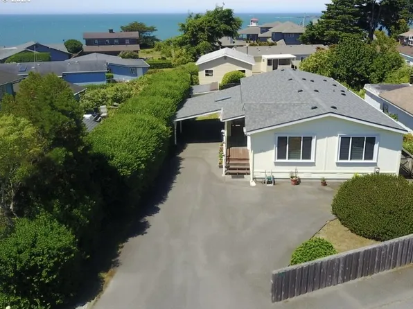 15866 Sea Cliff Dr, Brookings, OR 97415