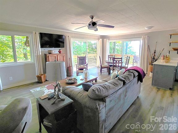 5th image of 314 Blackberry Ln