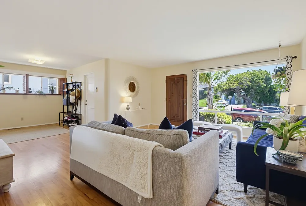 4052 Alicia Dr — Photo 4