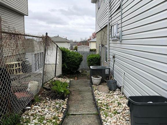 5th image of 75 E Macon Ave