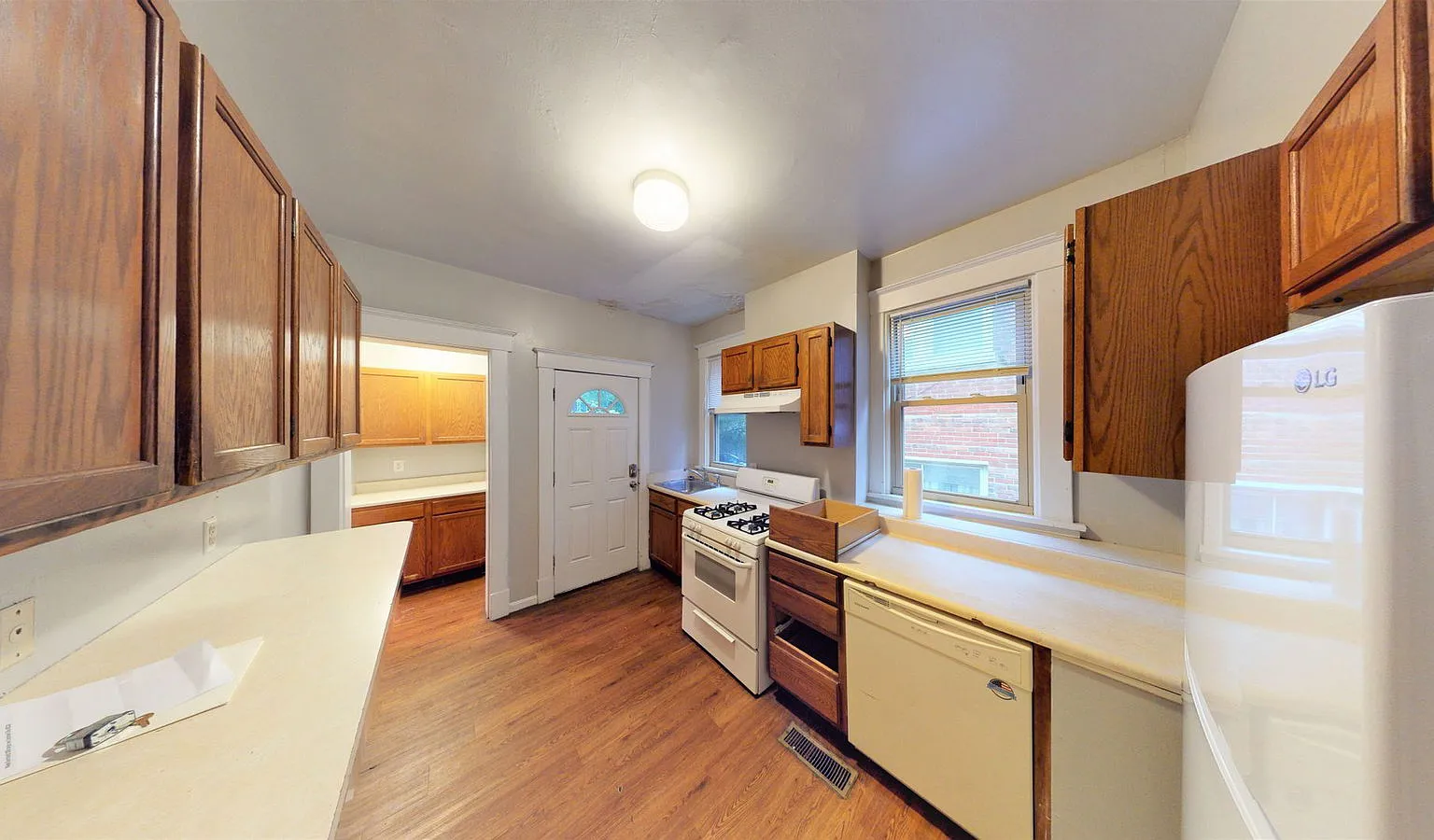 6 bed, 2.5 bath, 2002 sqft, $2,695 — Photo 1