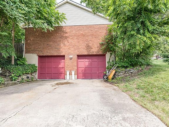 3rd image of 632 Lincoln Green Dr