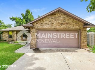 2200 Cowan Pl, Moore, OK 73160