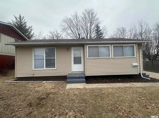 6326 N Randwick Rd, Peoria, IL 61615