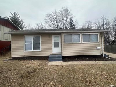 6326 N Randwick Rd, Peoria, IL, 61615