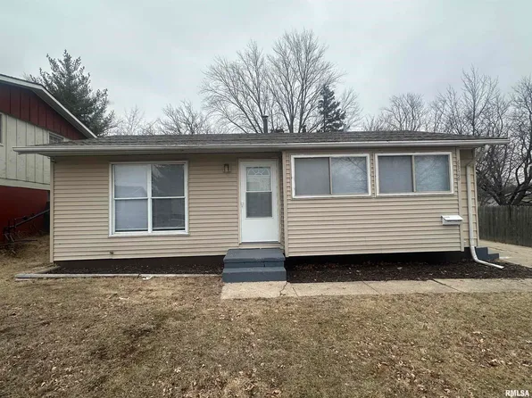 6326 N Randwick Rd, Peoria, IL 61615