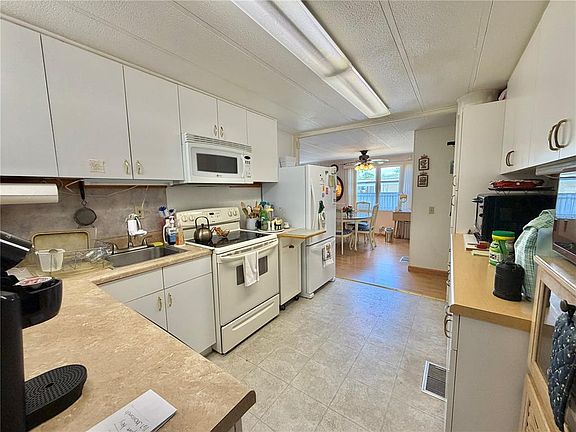 4th image of 167 Jacaranda Dr