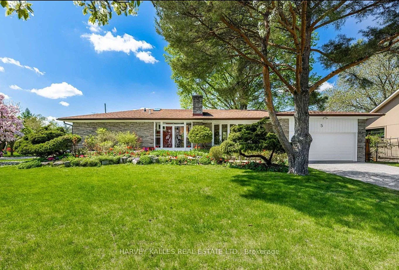 6 bed, $4,700 — Photo 1