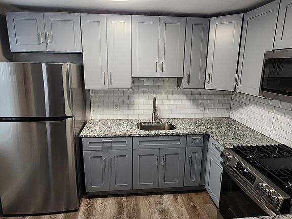 3rd image of 172 Bridge St Floor 2
