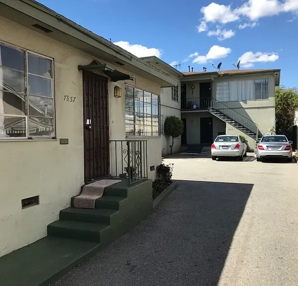 7857 Crenshaw Blvd — Photo 2