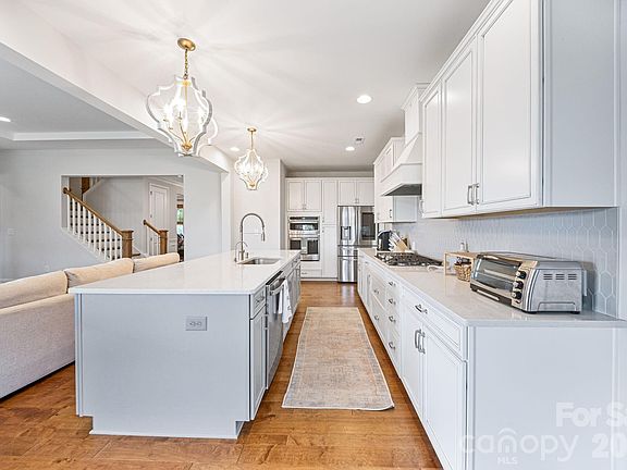 3rd image of 16139 Tulloch Rd