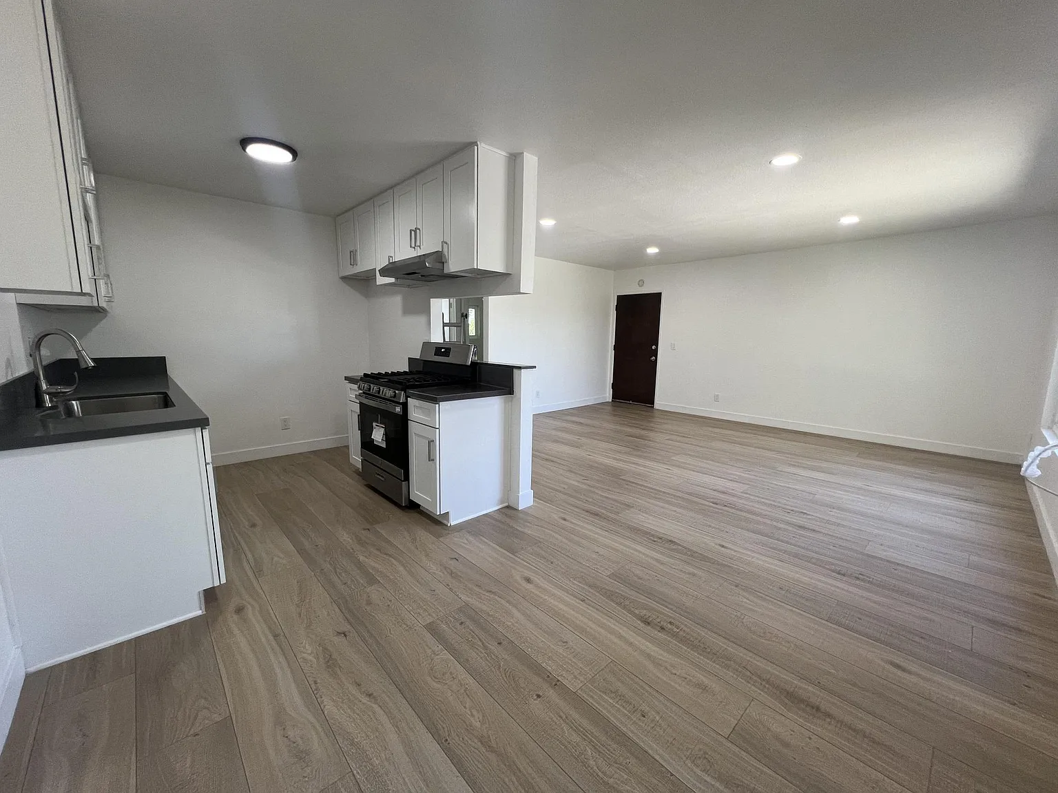 10540 Bell St — Photo 2