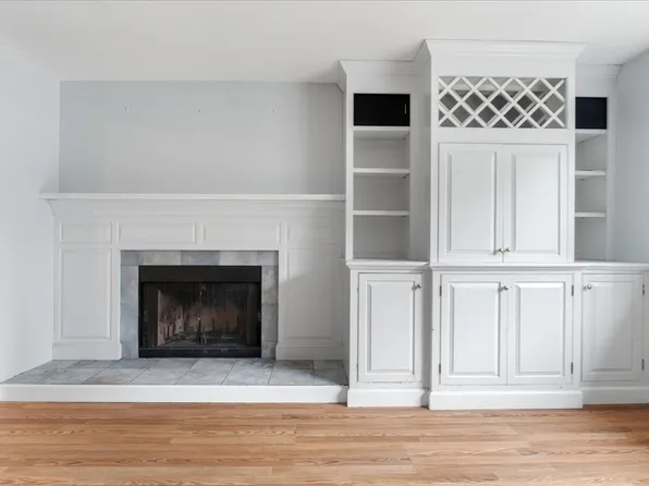 801 Washington St APT 8, Pembroke, MA 02359