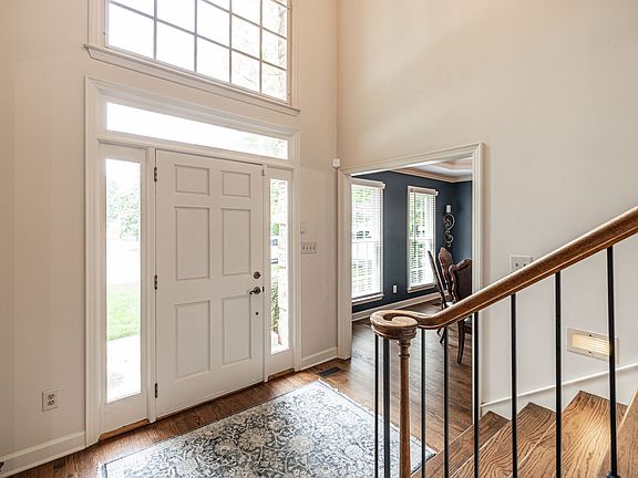 4th image of 208 Pecan Ct