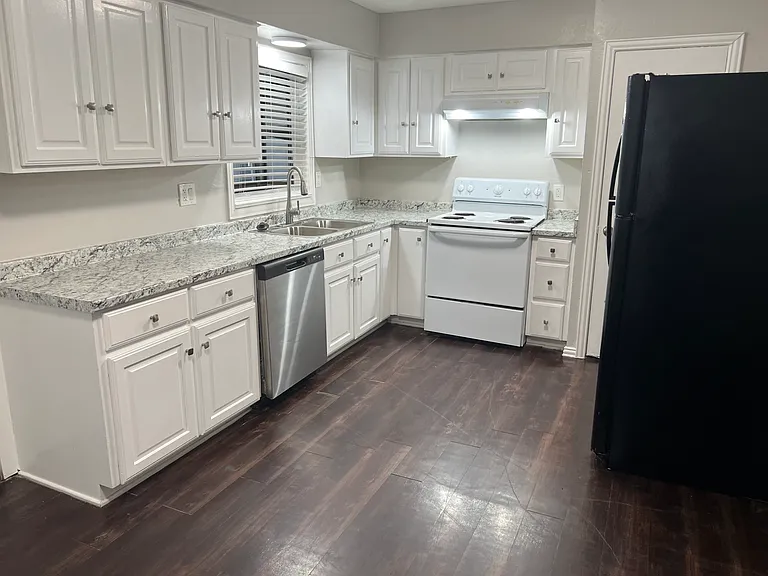 1000 Belmont Dr — Photo 4