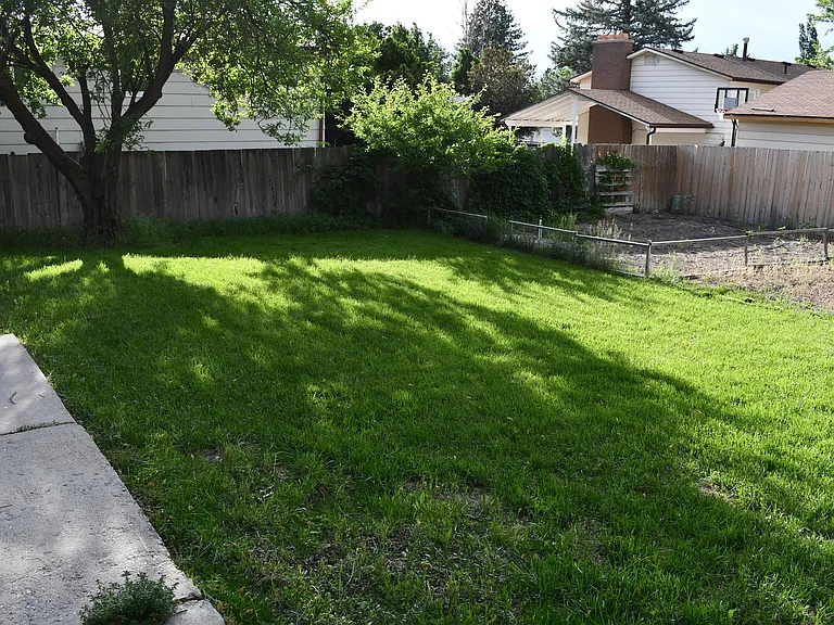 563 E Hilo St — Photo 17