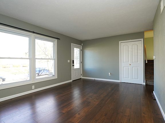 3rd image of 1470 Hampshire Dr