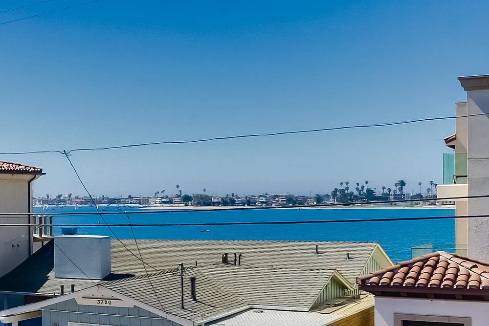 3731 Riviera Dr — Photo 3