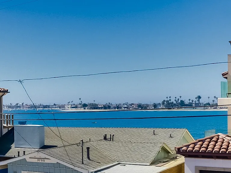 3731 Riviera Dr — Photo 3
