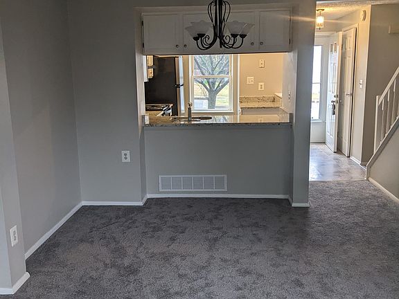 2nd image of 41 Stillwood Cir