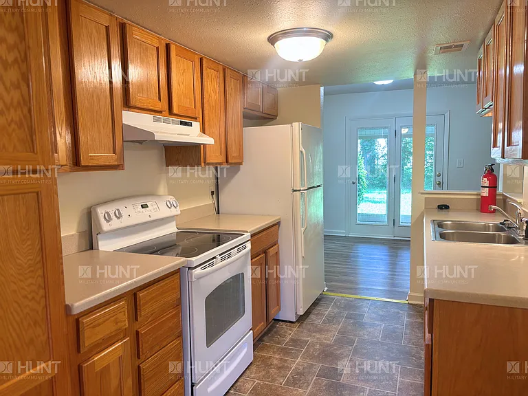 14 Northampton Dr — Photo 7