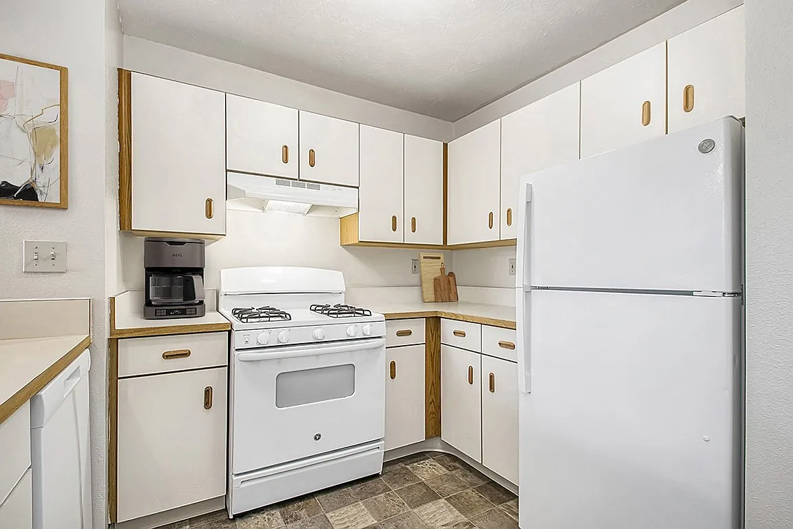 The Highlands Apartments — Photo 2