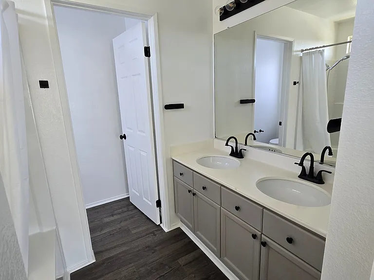 901 Acorn Ln — Photo 16