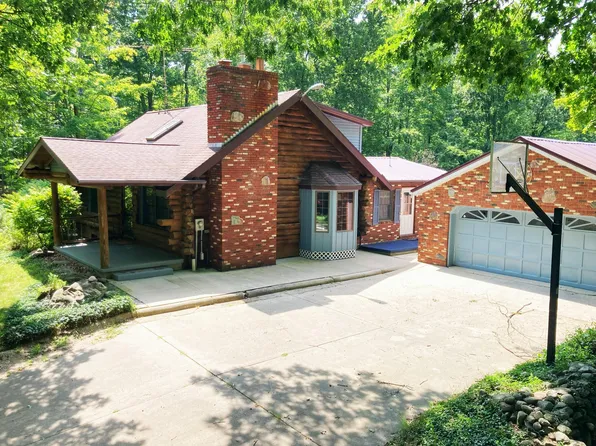 4611 N Caris Rd, Edmore, MI 48829