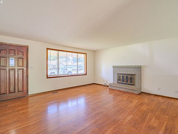 4th image of 11104 NE 46th St