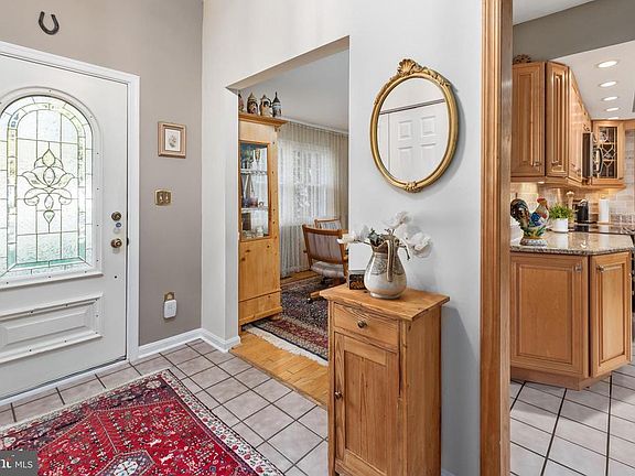 3rd image of 445 Gainsborough Ct