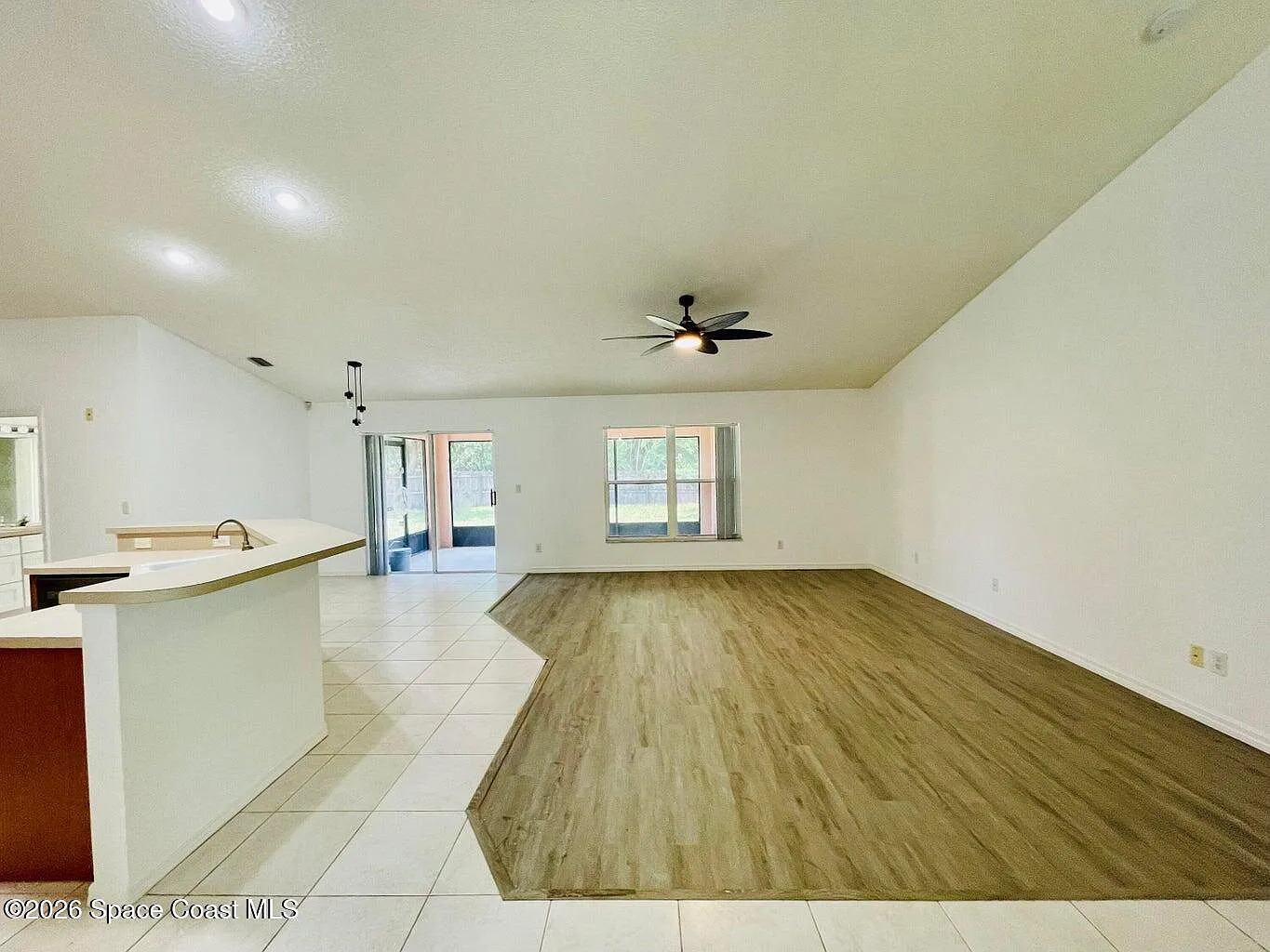 3 bed, 2.0 bath, 2006 sqft, $2,400 — Photo 3