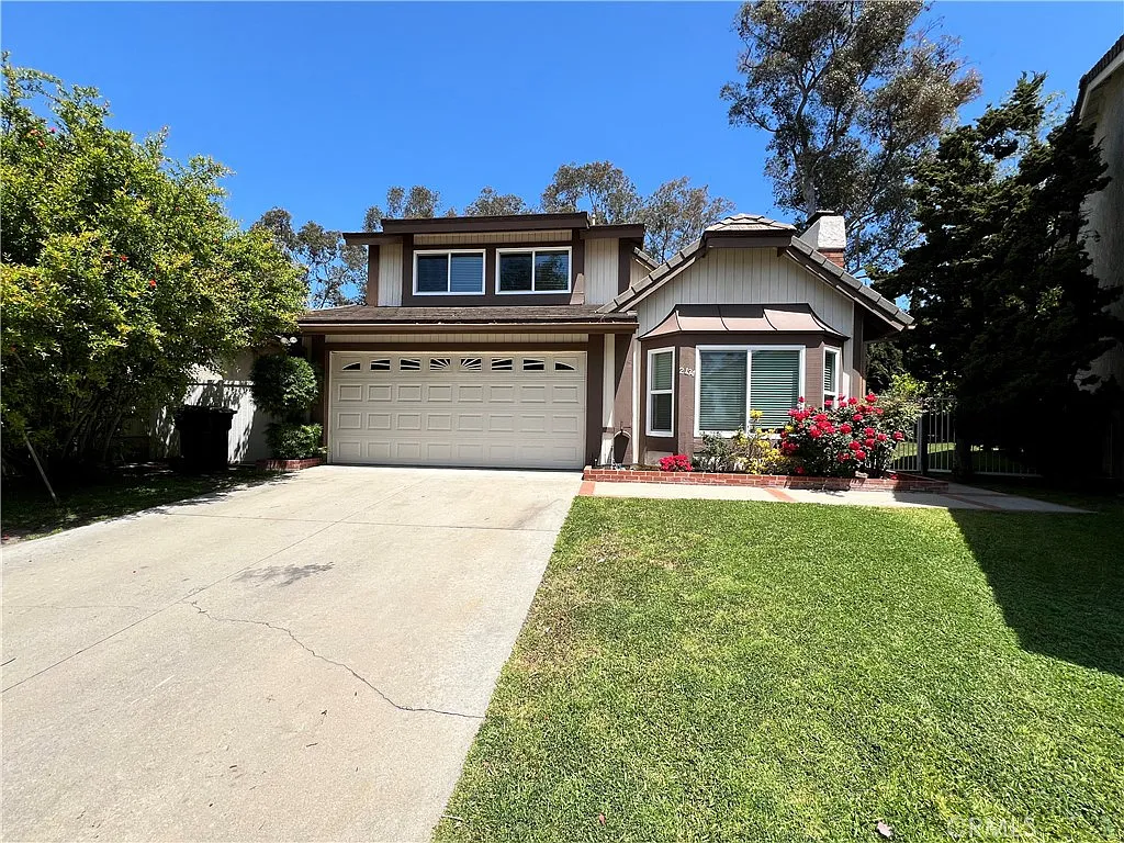 3 bed, 2.5 bath, 1858 sqft, $4,800 — Photo 2