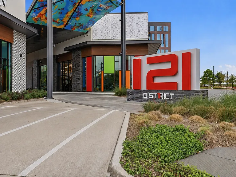 Minutes from District 121: McKinney's Premier Entertainment Hotspot. Enjoy premier dining experiences at Bob's Steak & Chop House, Mi Cocina, and The Common Table. Live music, community events, and family movie nights under the stars