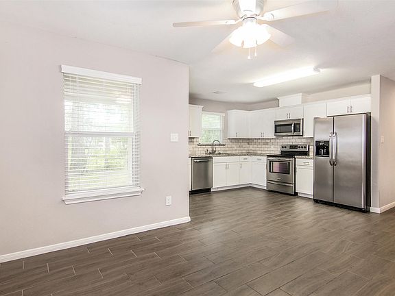 5th image of 200 Medic Ln #B