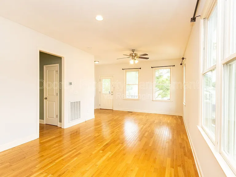 226 N Hickory St — Photo 10