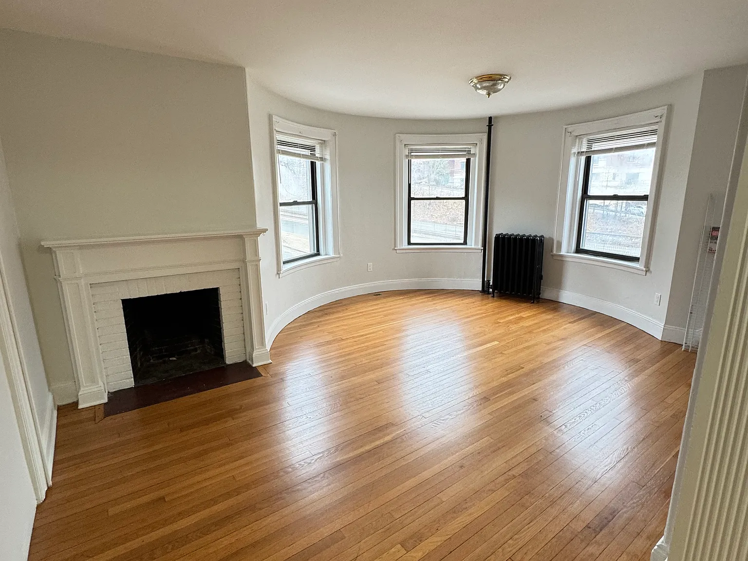 3 bed, 1300 sqft, $3,900 — Photo 4