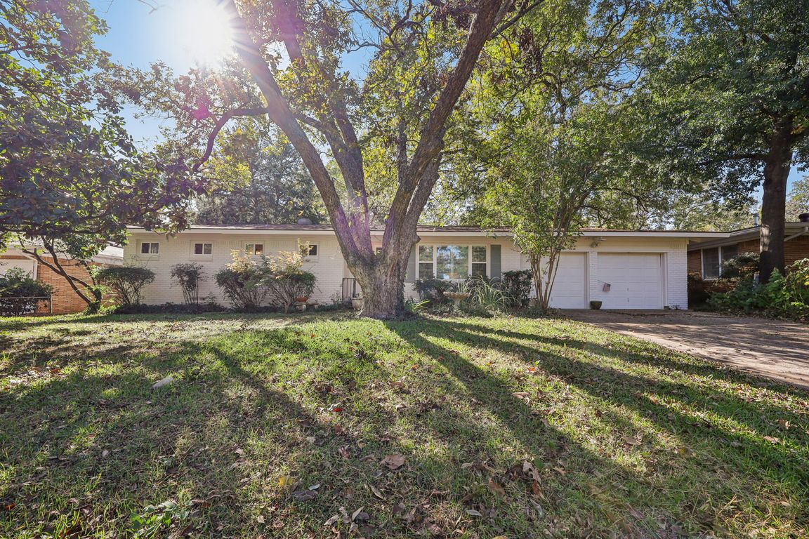 Azalea Dr-S0711-001.jpg