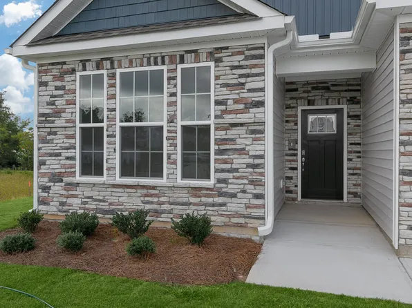 418 Thistle Meadow Lane, Aberdeen, NC 28315
