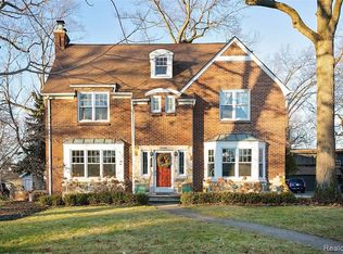 14 Kenberton Dr, Pleasant Ridge, MI 48069