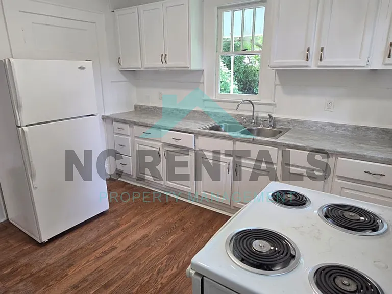 806 Long Ave — Photo 12