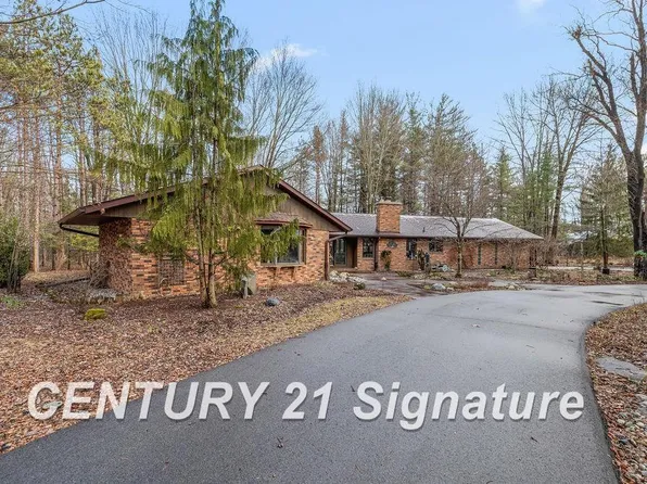 1580 Glencairn Dr, Saginaw, MI 48609