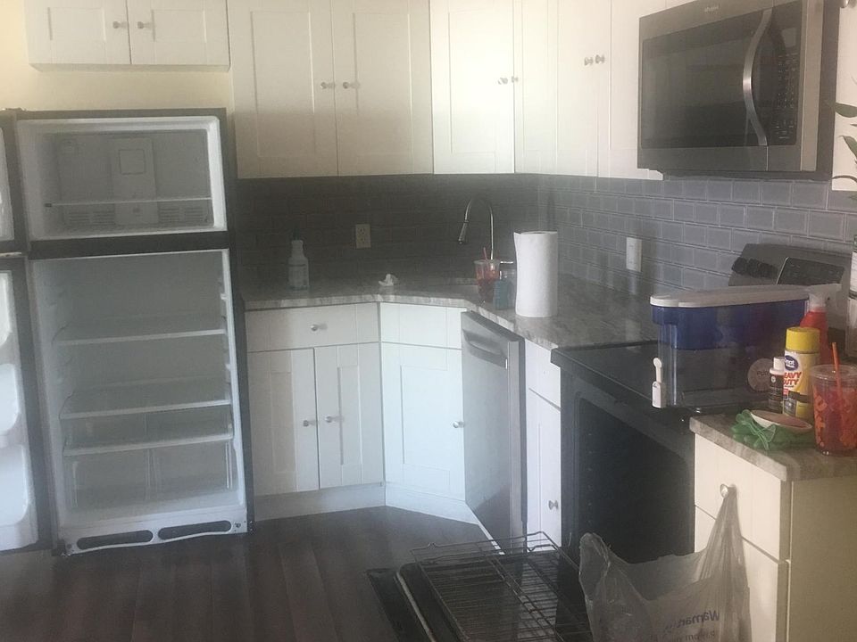 2nd image of 180 Diamond St APT 2