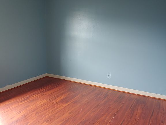 2nd image of 132 F Oakmont Dr #F