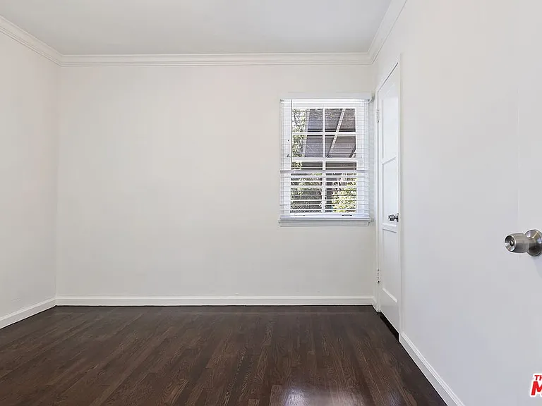 2519 S Bentley Ave — Photo 18