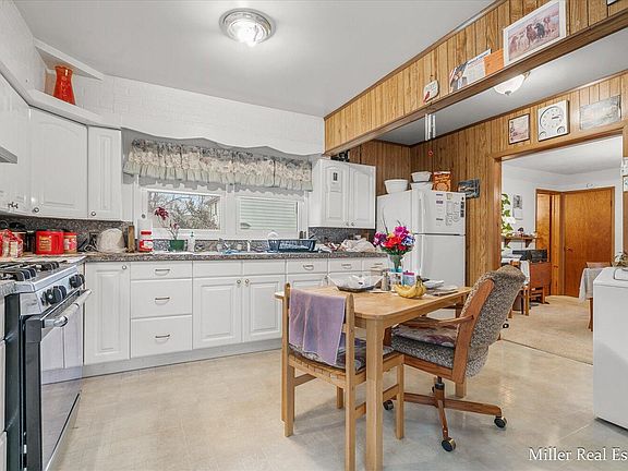 4th image of 104 W Grant St