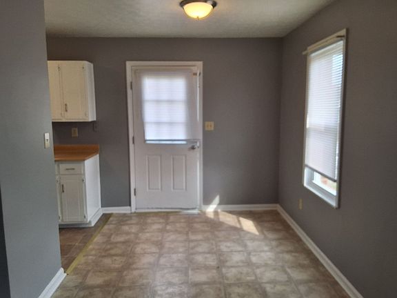 4th image of 348 Elmwood Dr #4